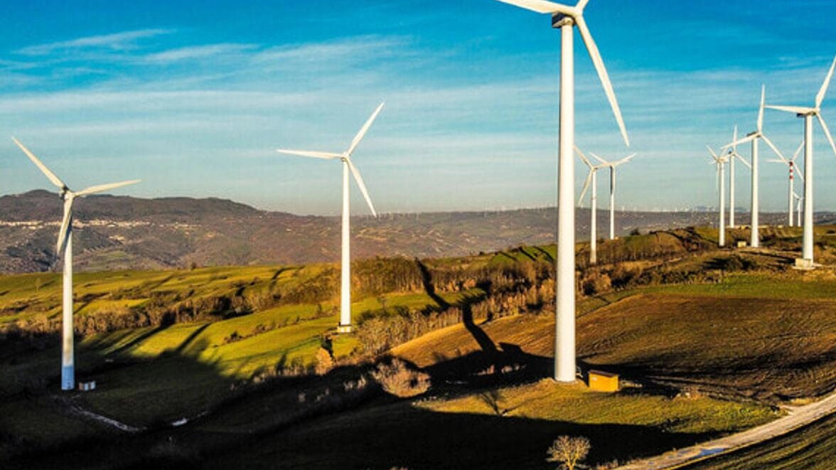 Un parco eolico in funzione (foto di repertorio)