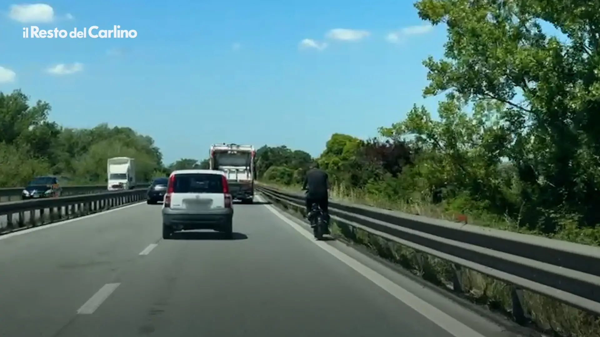 In Bici In Superstrada, Scatta La Multa: Il Video