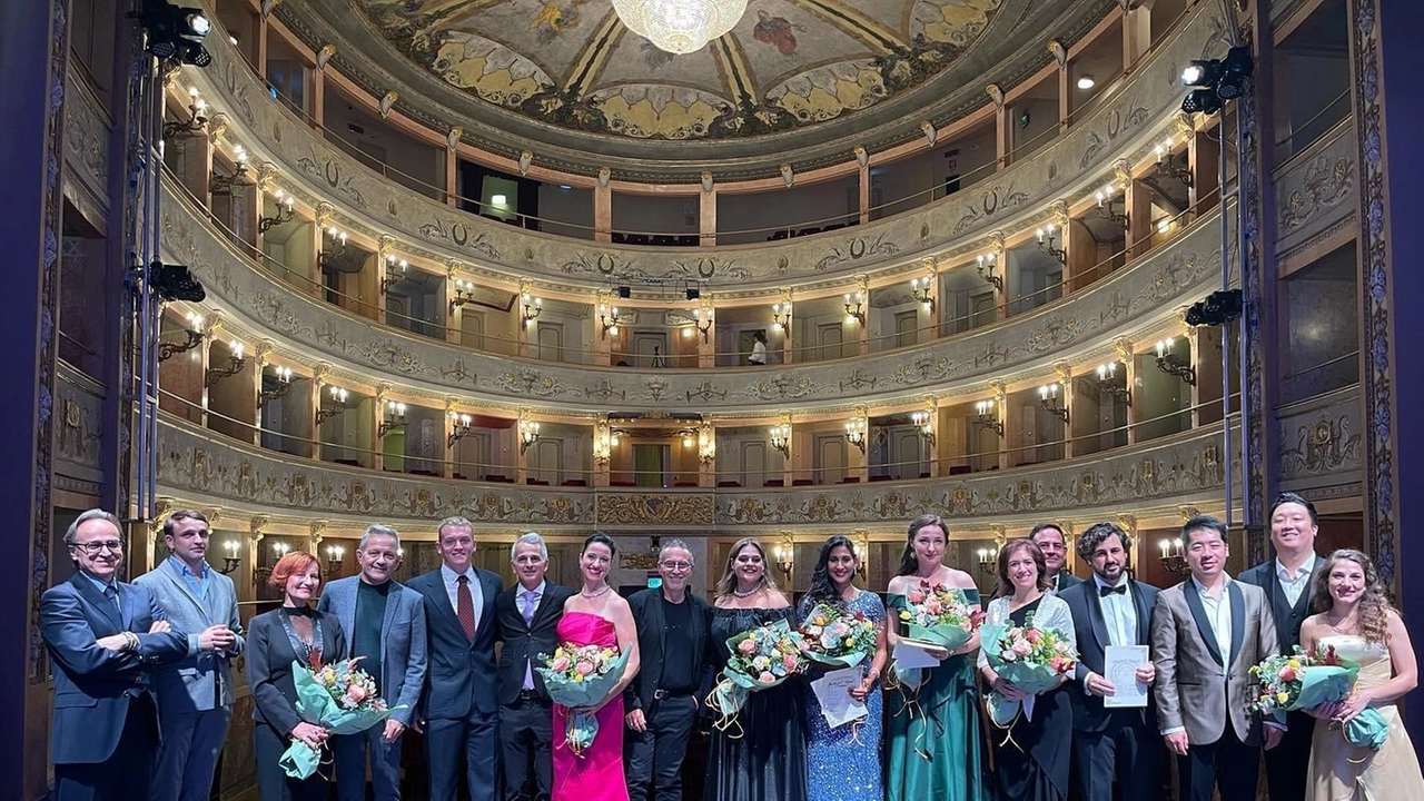 Foto di gruppo dall’edizione del 2022 del concorso internazionale per cantanti lirici ‘Stignani Competition’