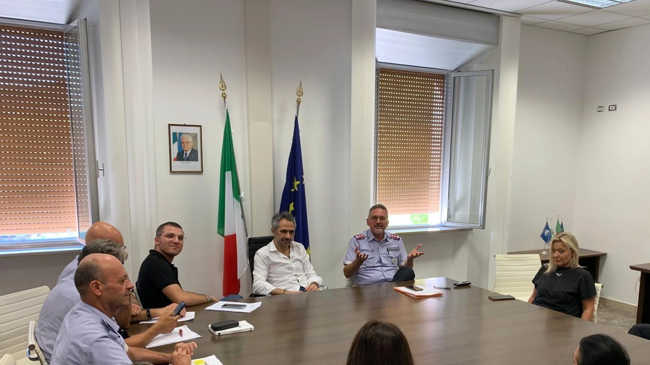 A Porto San Giorgio inizia un corso di formazione per la Polizia locale con la partecipazione di diverse municipalità. L'obiettivo è preparare gli agenti sulla prevenzione dei conflitti e la gestione delle situazioni critiche. L'assessore alla Sicurezza si dice soddisfatto dell'impegno dell'Amministrazione comunale sull'argomento.