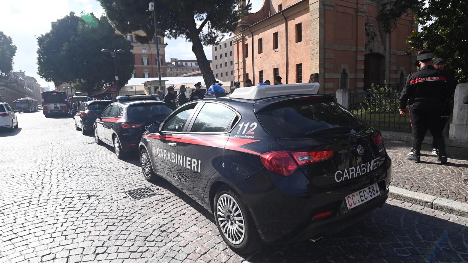 Bologna, ancora un accoltellamento in piazza XX Settembre: sono intervenuti i carabinieri (FotoSchicchi)