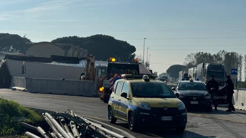 Il cantiere nel mirino dei residenti, a poca distanza è. morto l’autotrasportatore