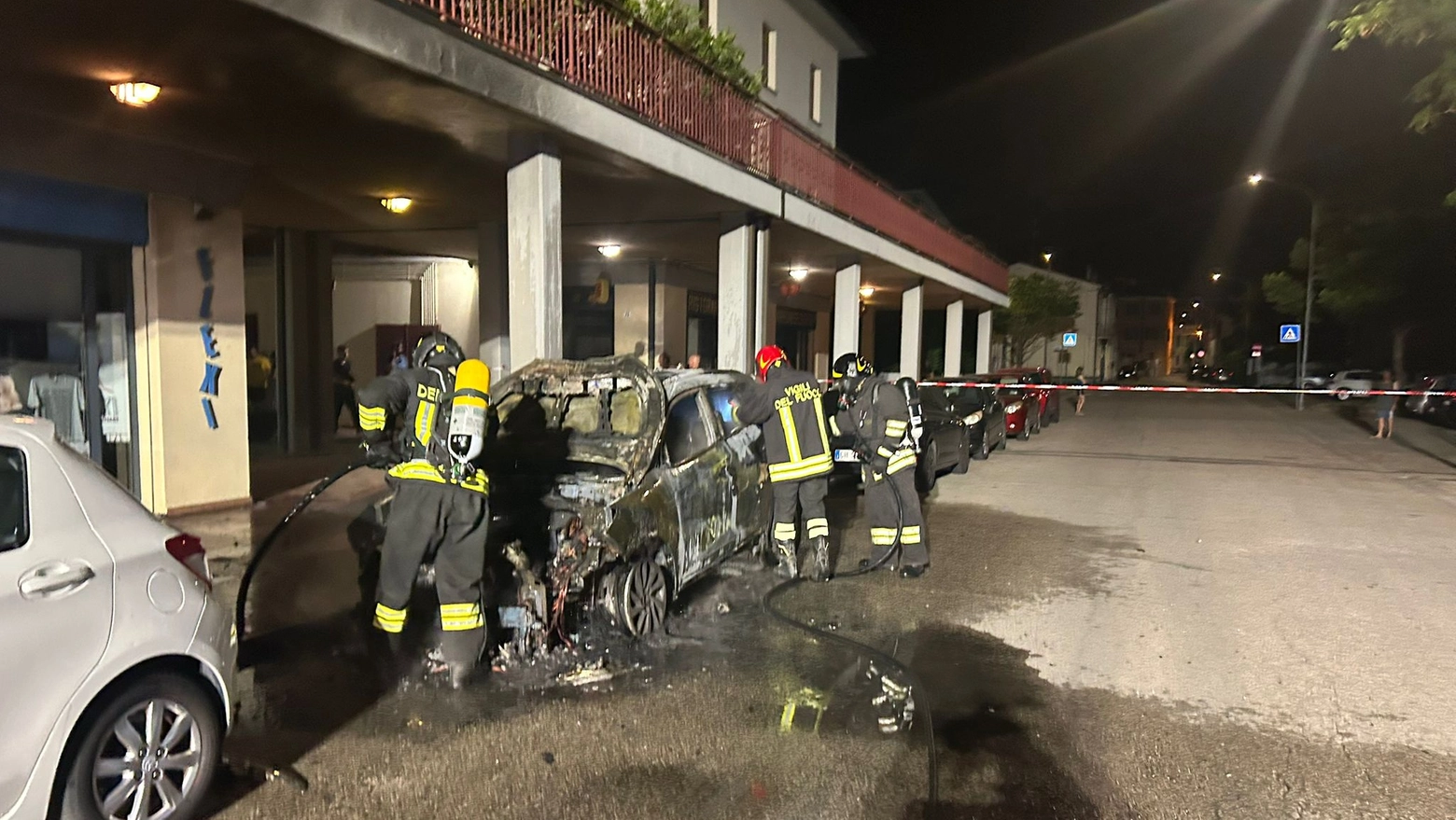Auto in fiamme: gli effetti dell'incendio in via Macello Vecchio, è il terzo caso in pochi giorni