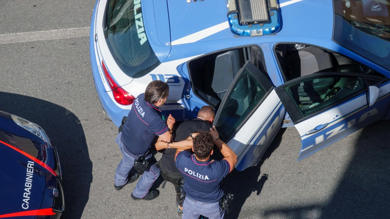 Un arresto effettuato dalla polizia (foto di repertorio)