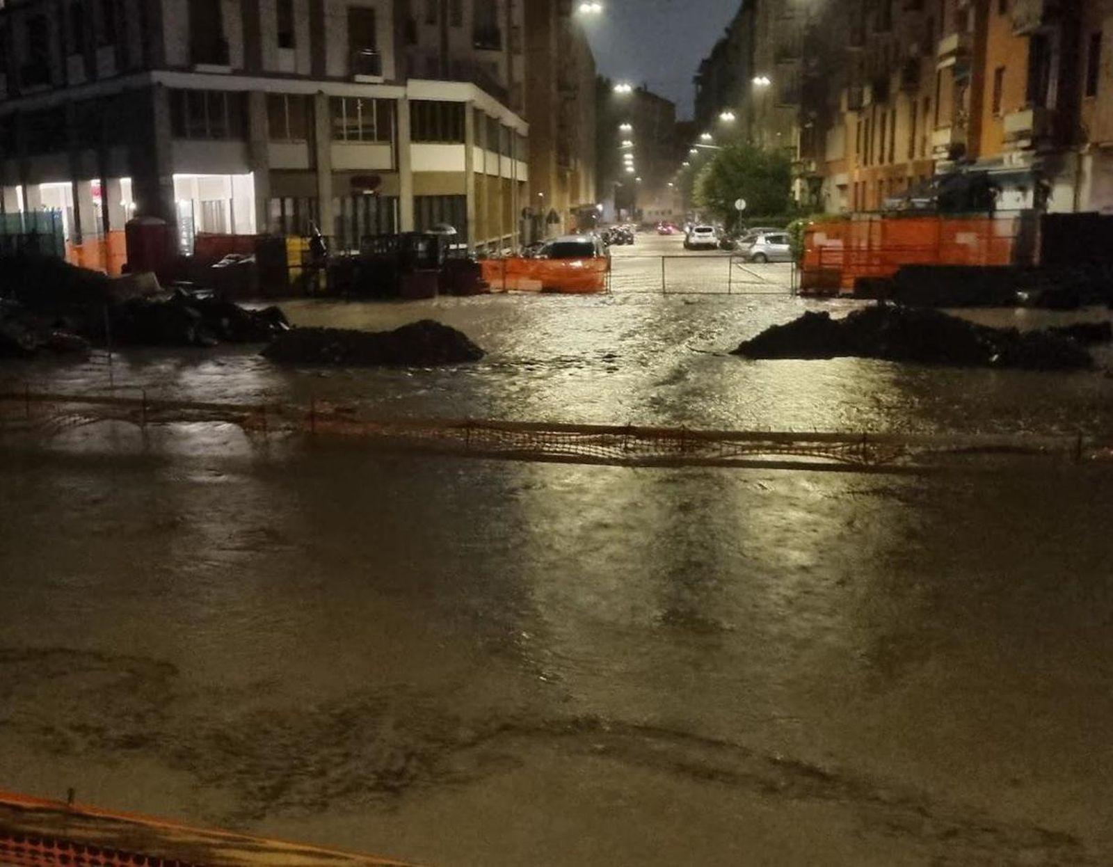 Alluvione in via Riva Reno a Bologna, i lavori del tram e l’ipotesi ‘tappo’