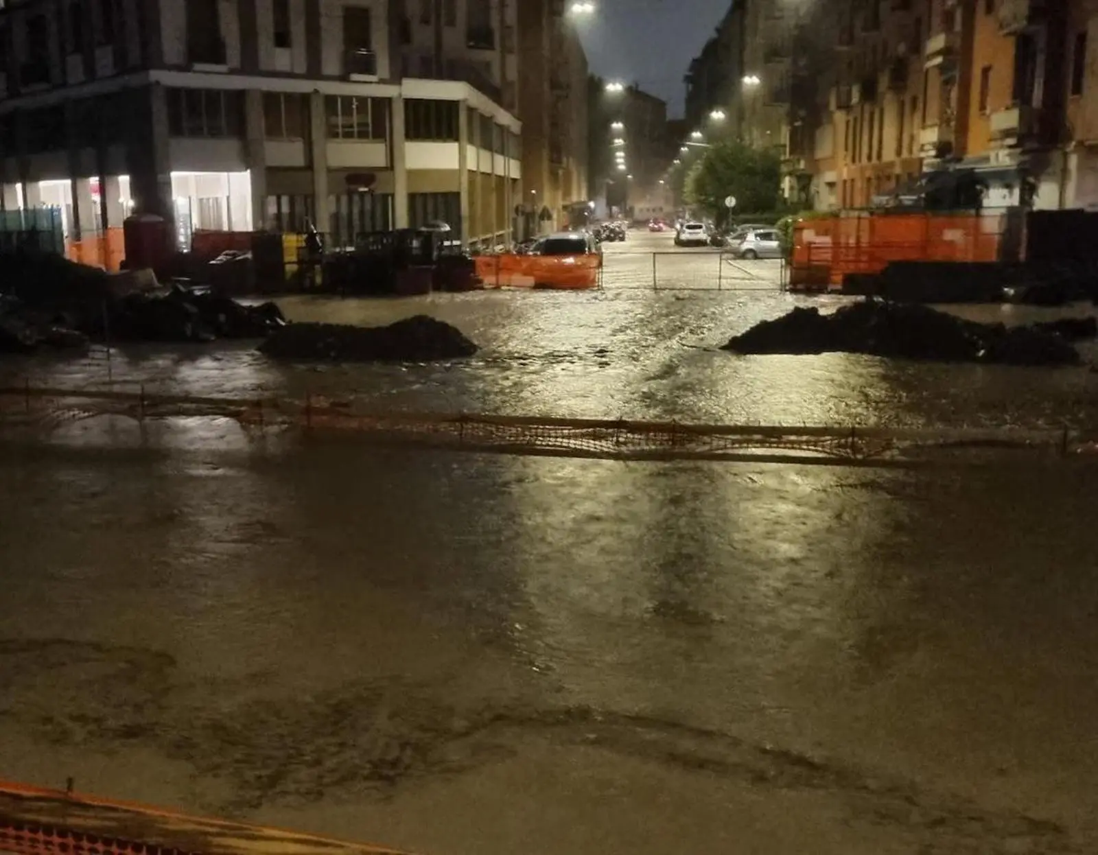 Alluvione in via Riva Reno a Bologna, i lavori del tram e l’ipotesi ‘tappo’