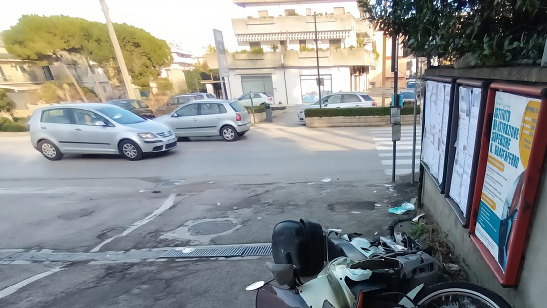 Schianto tra auto e moto, centauro in ospedale. Poi un pedone investito