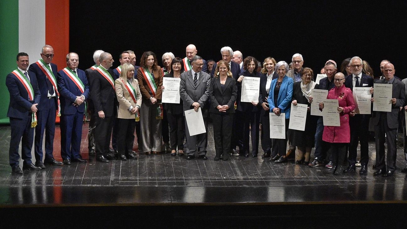 Cerimonia per il 4 Novembre. Volontari, carabinieri e presidi. Ecco i Cavalieri di Mattarella