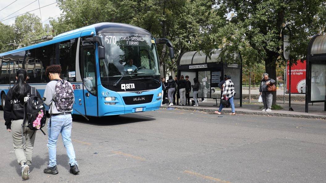 Autobus, ultimatum a Seta: "Situazione inaccettabile. Serve un cambio di passo"