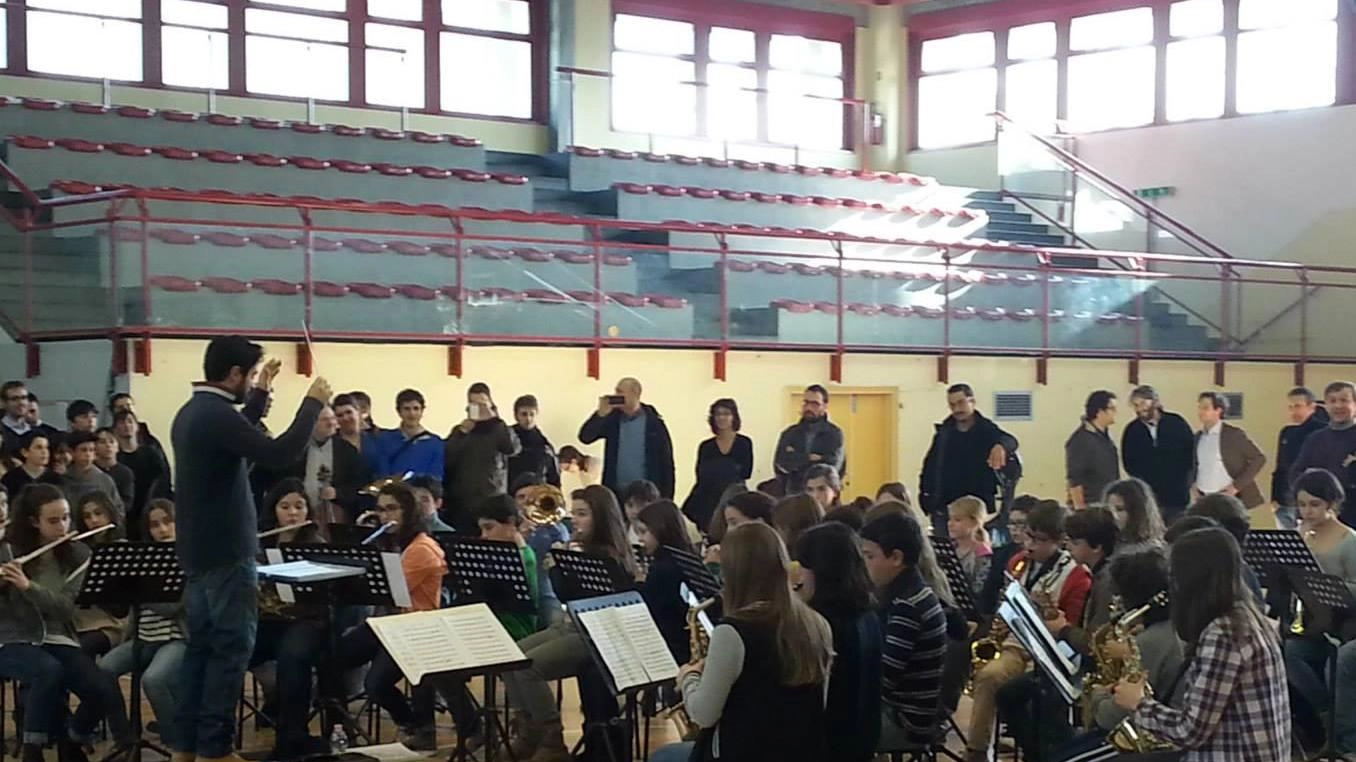 Gli studenti sul palco, c’è l’Orchestra San Biagio