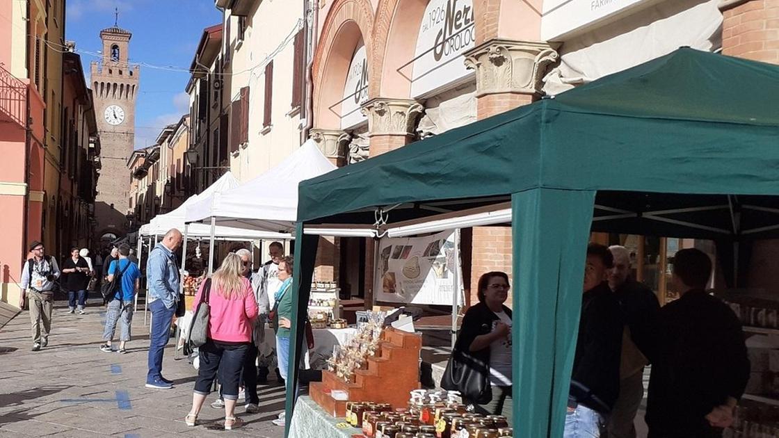 Chef, premi e bancarelle. È il weekend del miele