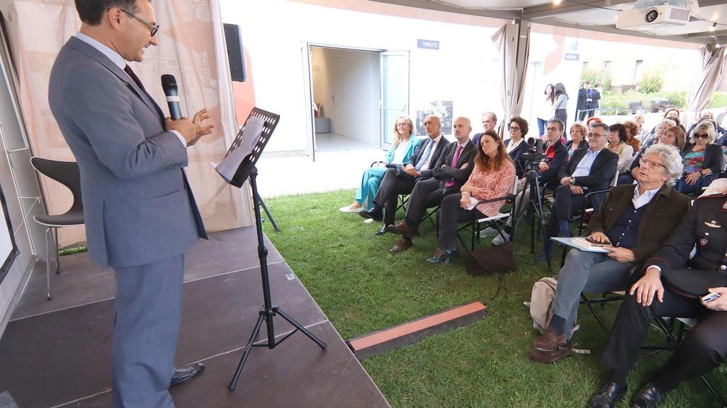 Il presidente Ottolenghi ha inaugurato la rassegna, aperta dal premio Kavod assegnato a Quarzi (Isco). Oggi delitti e misteri col giallista Michel Bergmann e l’omaggio al genio di Kafka con Mauro Covacich .