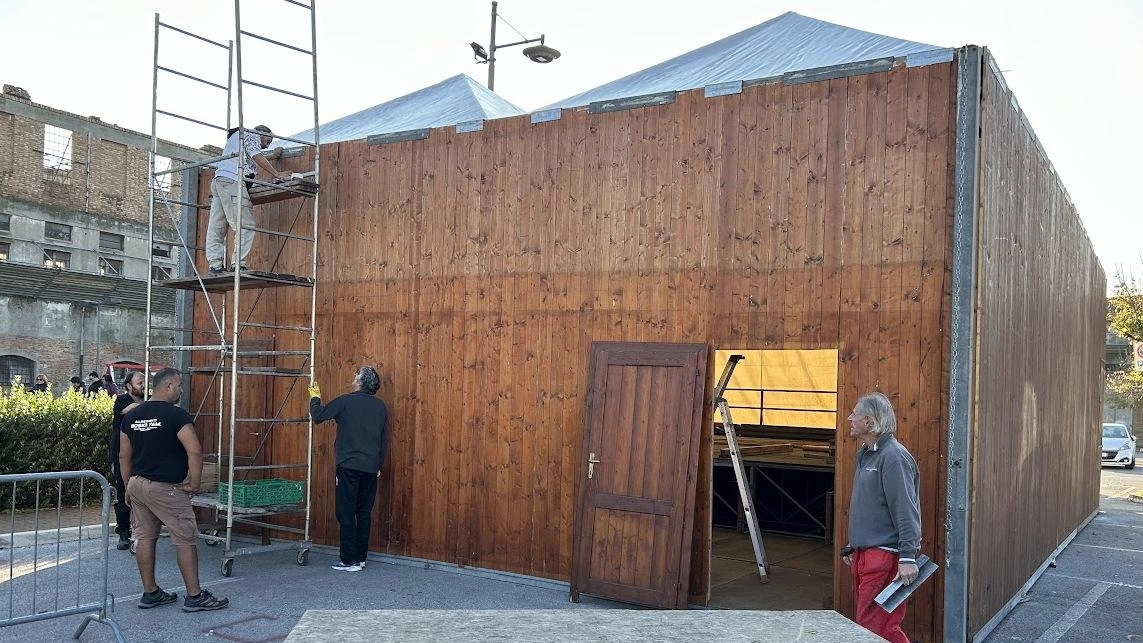 Ieri è iniziato l’allestimento della capanna per il presepe 2024