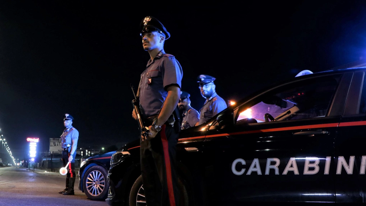 Un ladro ucraino di 30 anni è stato identificato e rinviato a giudizio per furto aggravato a Fermo. Grazie ai sistemi di videosorveglianza, i carabinieri lo hanno incastrato dopo aver trafugato oggetti da un'auto incustodita.