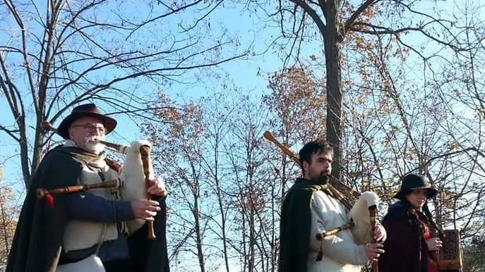 La camminata accompagnata dagli zampognari in programma il 22 dicembre Intanto oggi prende il via dal sagrato della chiesa parrocchiale l’escursione con la guida del Cai Bologna ovest