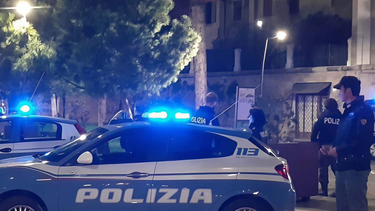 L’uomo telefona alla moglie annunciando la volontà di suicidarsi, la donna allerta il commissariato che riesce a rintracciarlo e calmarlo