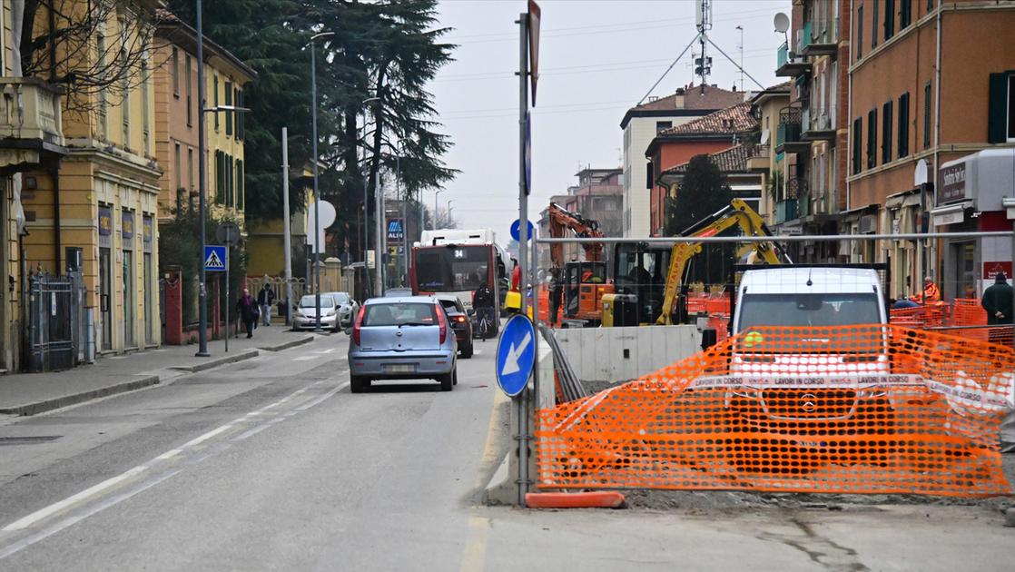 Tram a Bologna, rabbia in Santa Viola: “Senso unico per i lavori. In tutta la zona sarà il caos”