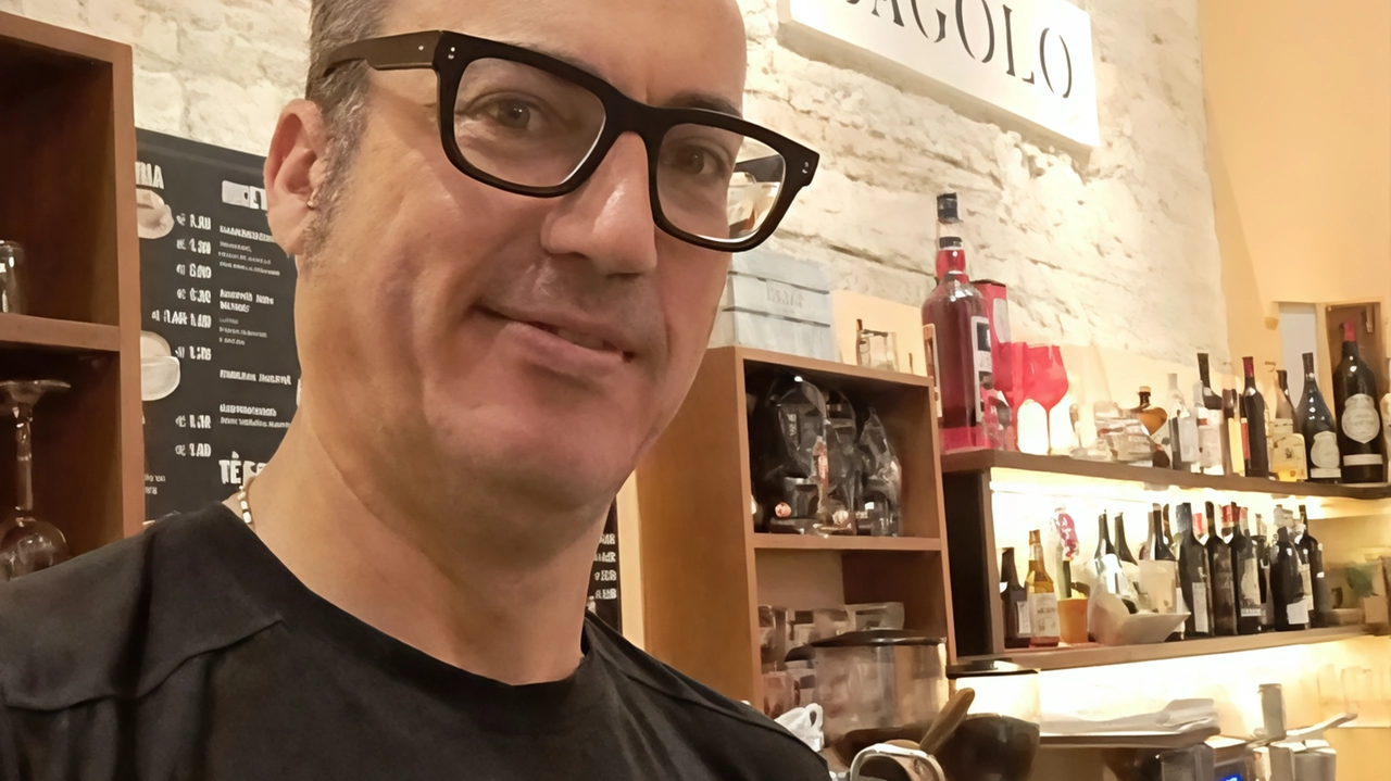 Fabio Guiotto, titolare della caffetteria Bàgolo, in via Castelfidardo a due passi da piazza Stamira