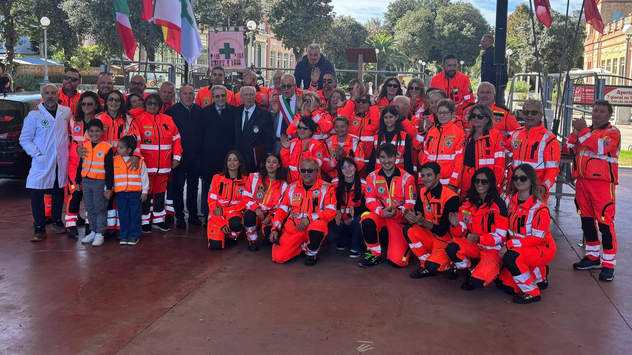 Bartolucci, Cavallini e Ciarapica tra i volontari della Croce Verde (foto De Marco)