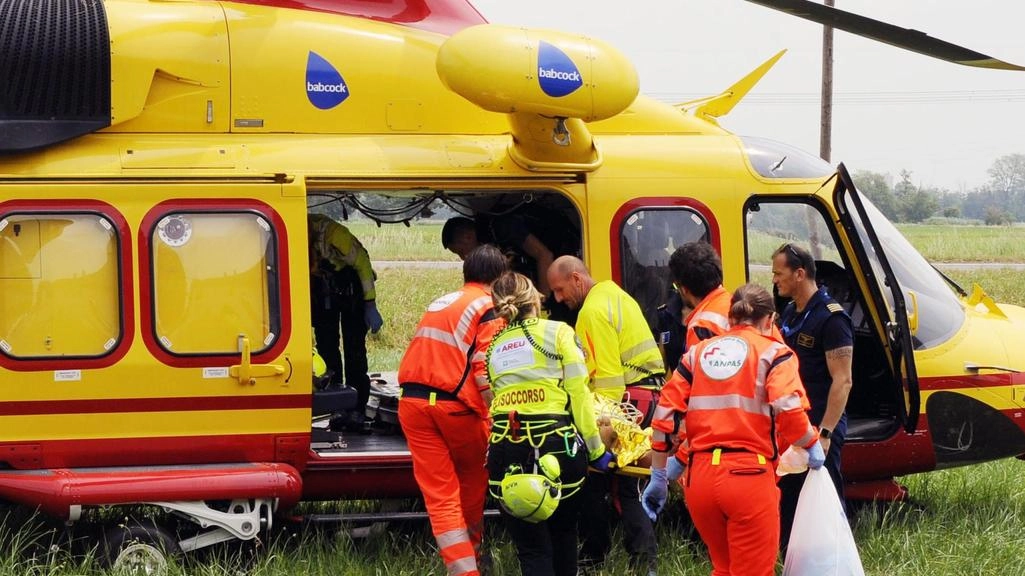 Col monopattino contro un’auto. La 14enne è ancora stazionaria