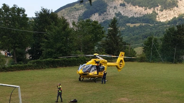 L'arrivo di EliPavullo al campo sportivo di Succiso