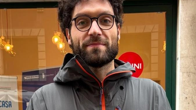 Francesco Danieli, classe ’94. Per lui è ingiusto tenere fuori dalla classe qualcosa di così importante per la vita dei ragazzi