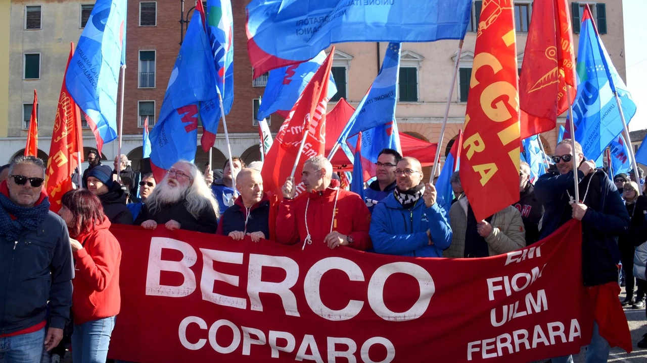 Una manifestazione dei dipendenti della. Berco:. i posti di lavoro in ballo sono 480