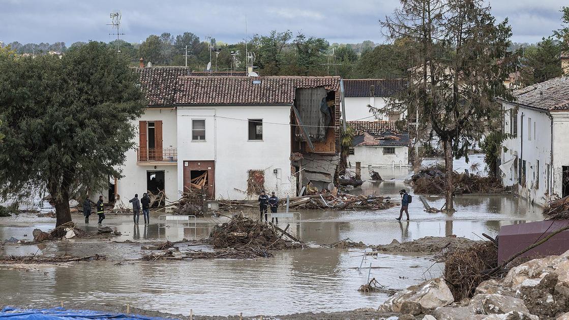 Nel paese dell’alluvione: "Nessuno chiede i danni". Scontro Governo Regione