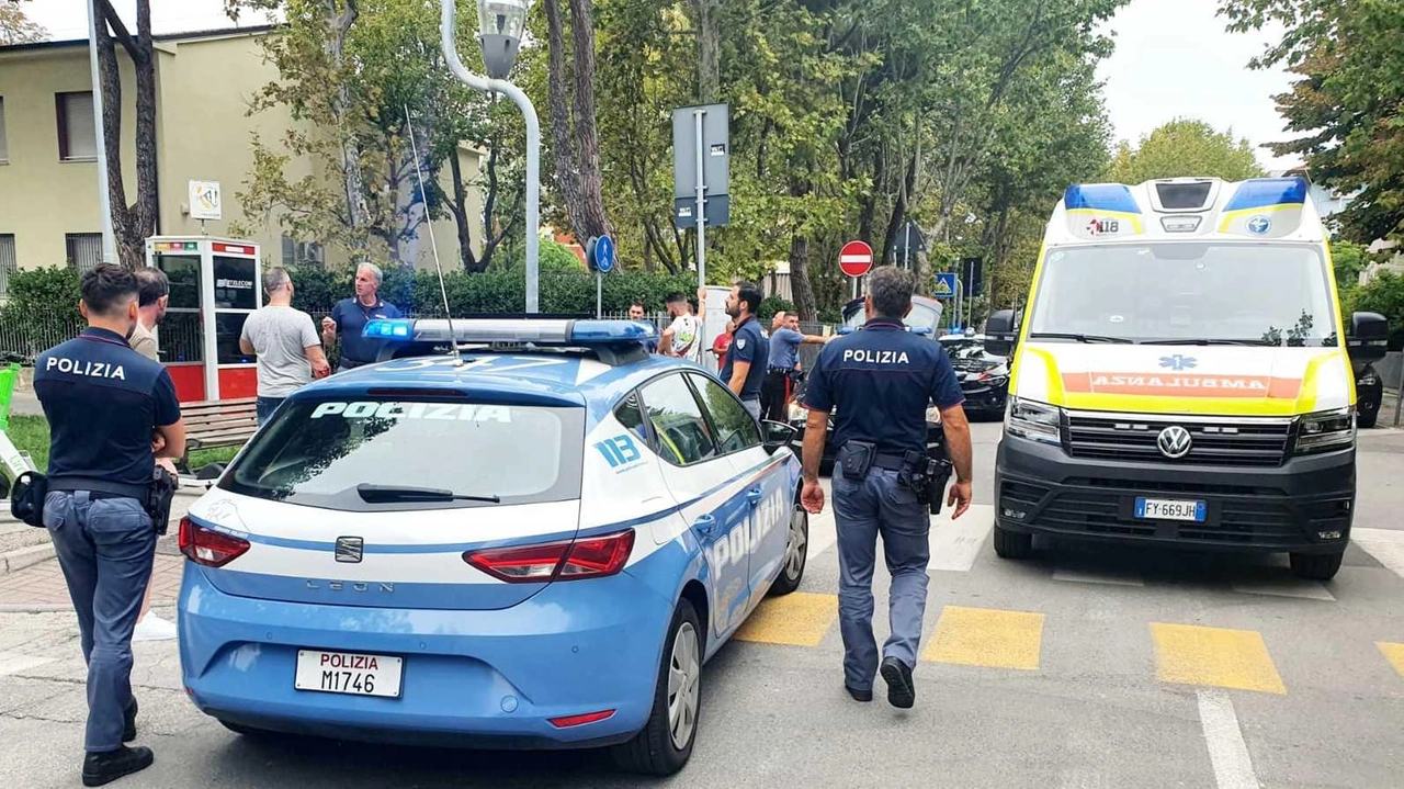 La polizia interviene al parcheggio delle Poste di Miramare per un litigio tra stranieri (foto d’archivio)