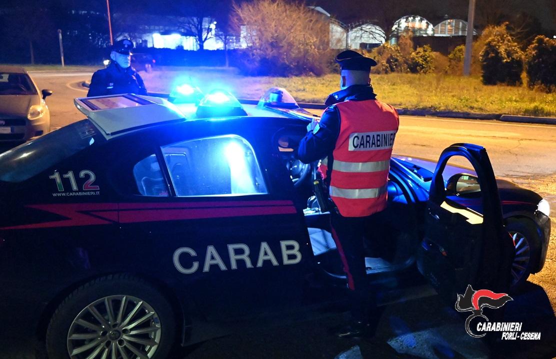 Rapina in villa, picchiati marito e moglie. Spariti soldi, oro e gioielli