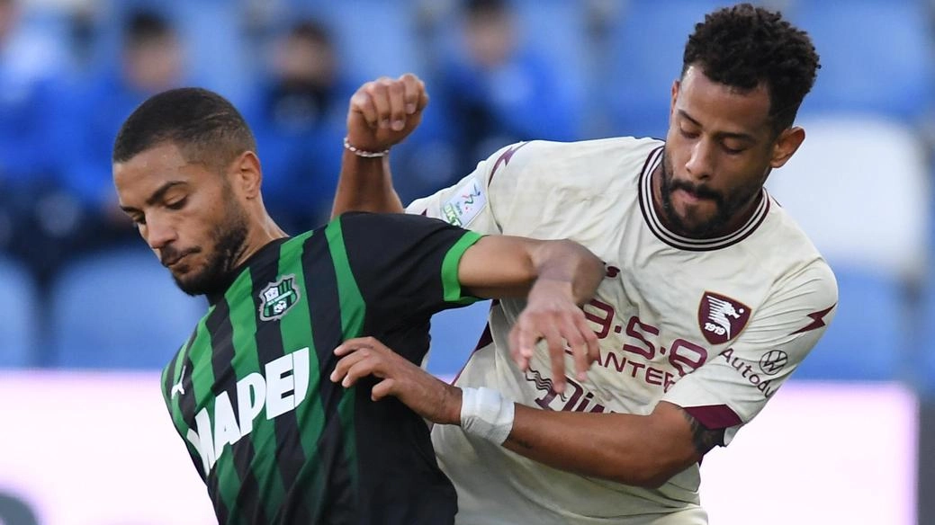 Il Sassuolo primeggia in Serie B dopo la retrocessione, mentre Salernitana e Frosinone faticano. La solidità societaria fa la differenza.