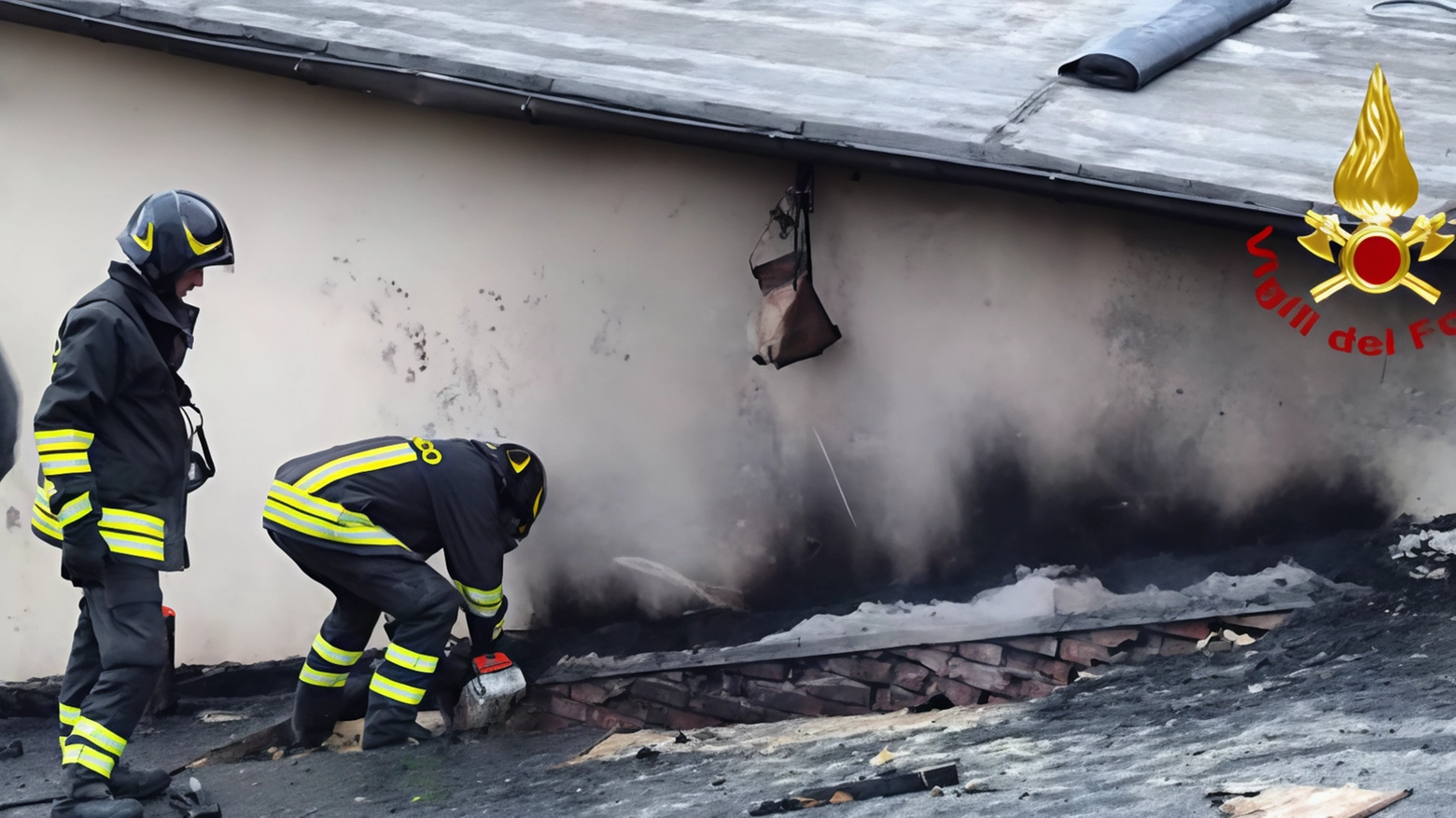 Incendio in via Sacconi, fiamme si scatenano in una casa da ristrutturare