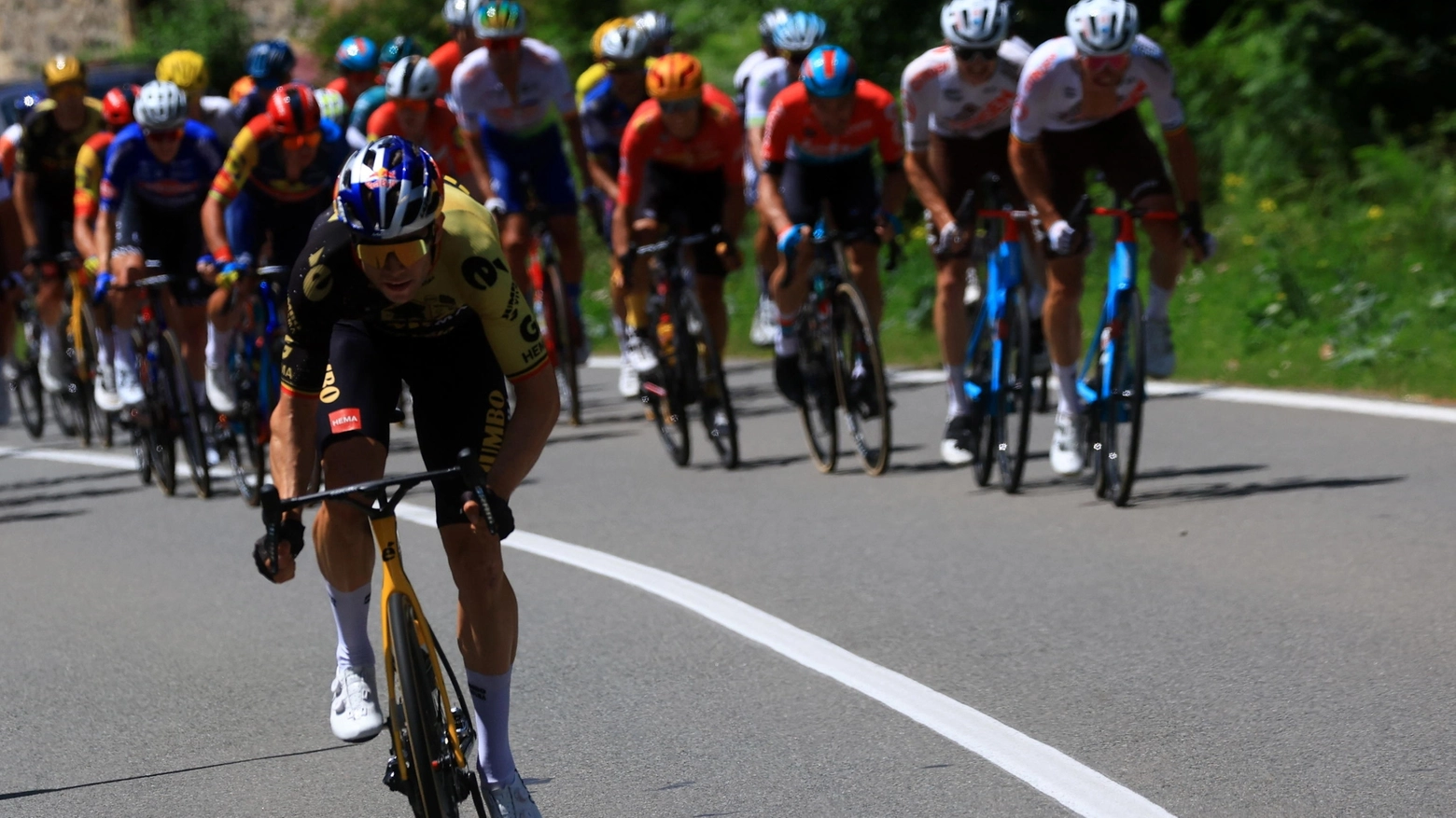 La scorsa edizione del Tour de France che quest'anno passerà anche dall'Emilia Romagna (foto di repertorio)