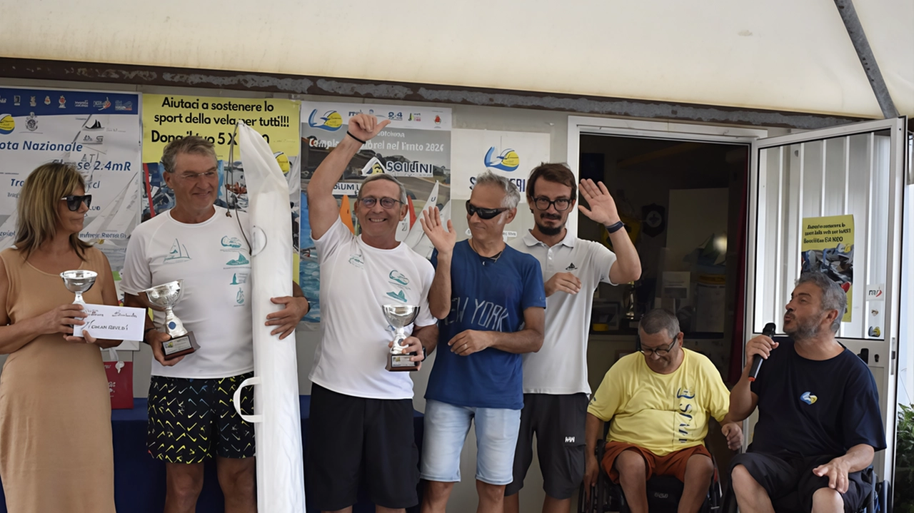 Giancarlo Mariani, Luna e Giovanni Di Biagio trionfano al Campionato 2024 Liberi nel Vento Trofeo Sollini Accessori Calzature a Porto San Giorgio. L'evento promuove il talento e l'inclusione nel mondo della vela, con il supporto di diverse organizzazioni locali. Prossimo appuntamento: l'iniziativa 'Inclusione in movimento' per il turismo accessibile.