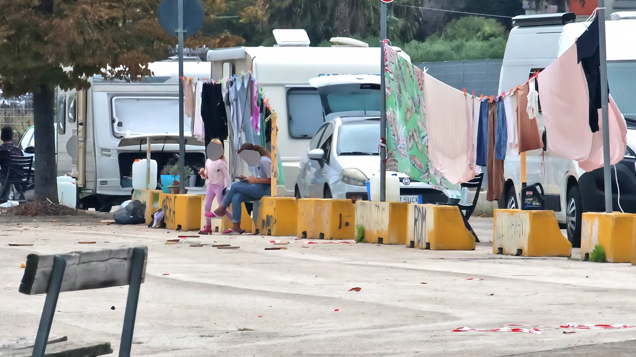 Camper e roulotte nel parcheggio