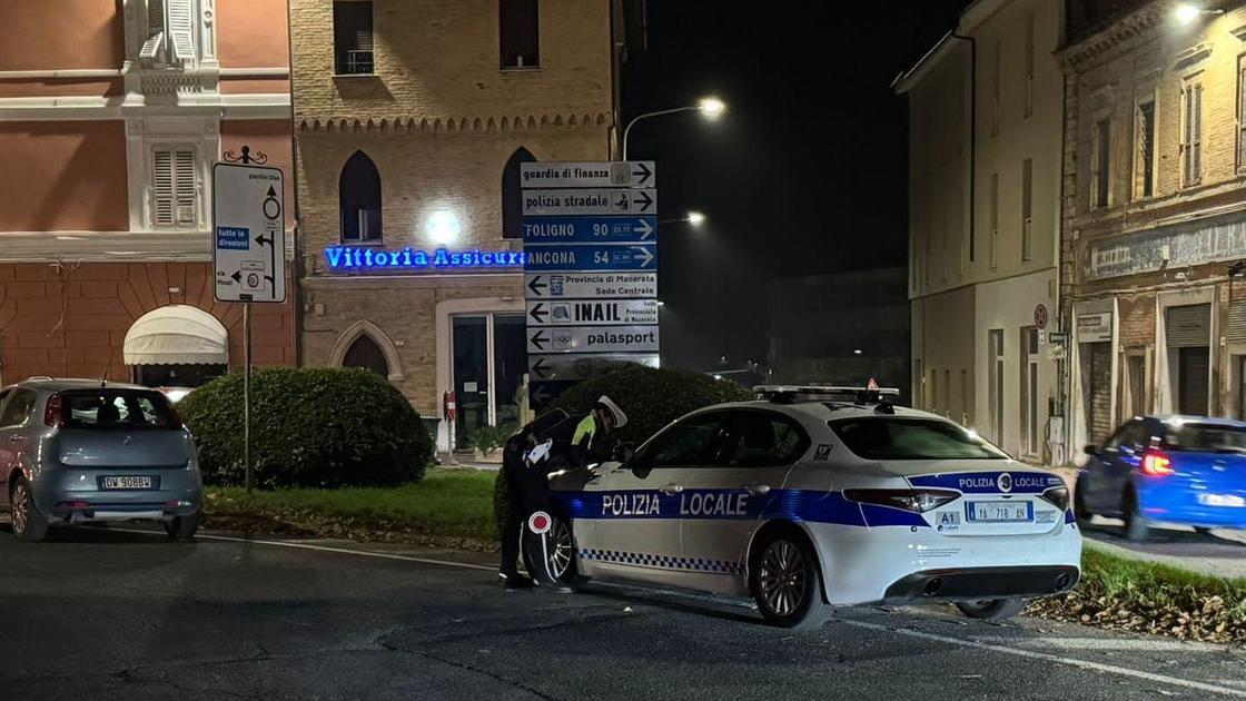 Notte di controlli . Raffica di multe in centro per i parcheggi abusivi