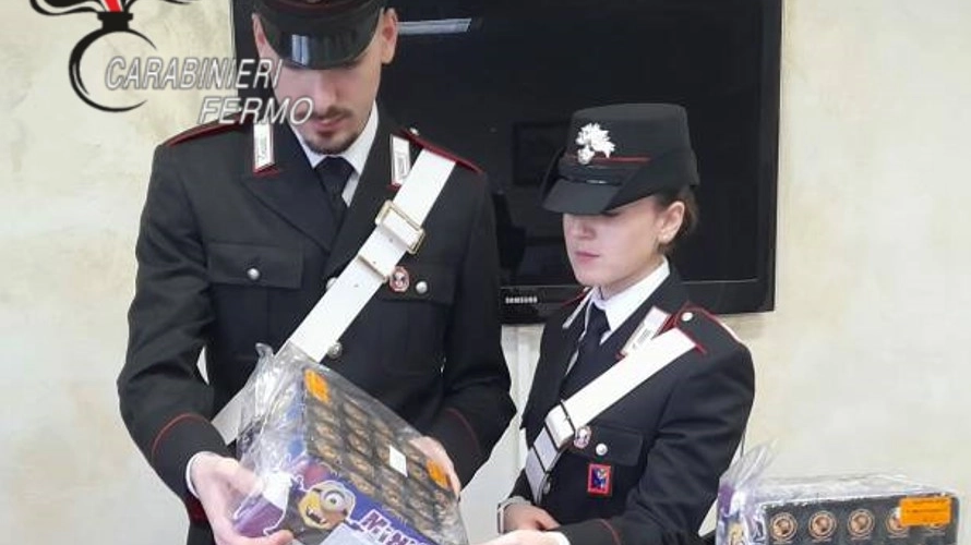 Parte del materiale pirotecnico sequestrato dai carabinieri