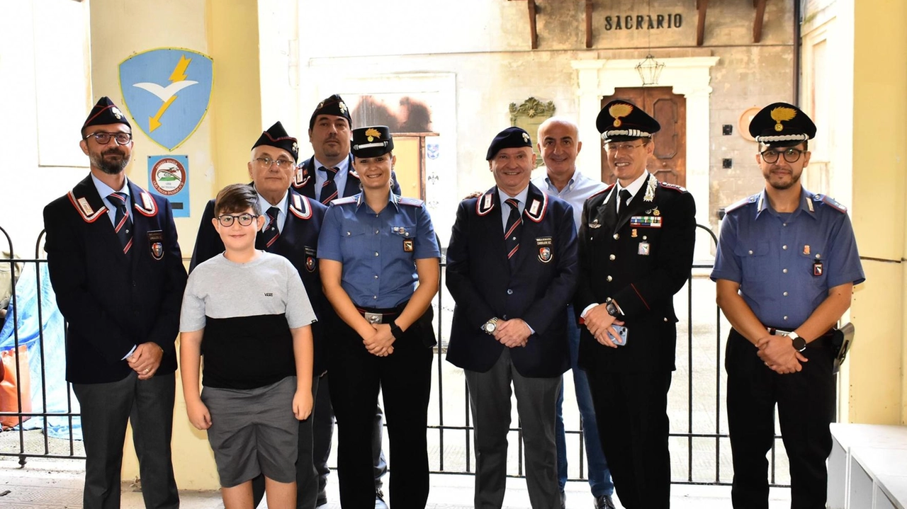 Il colonnello comandante insieme al tenente Salvati e al maggiore Coratti on. la rappresentanza dell’Associazione carabinieri