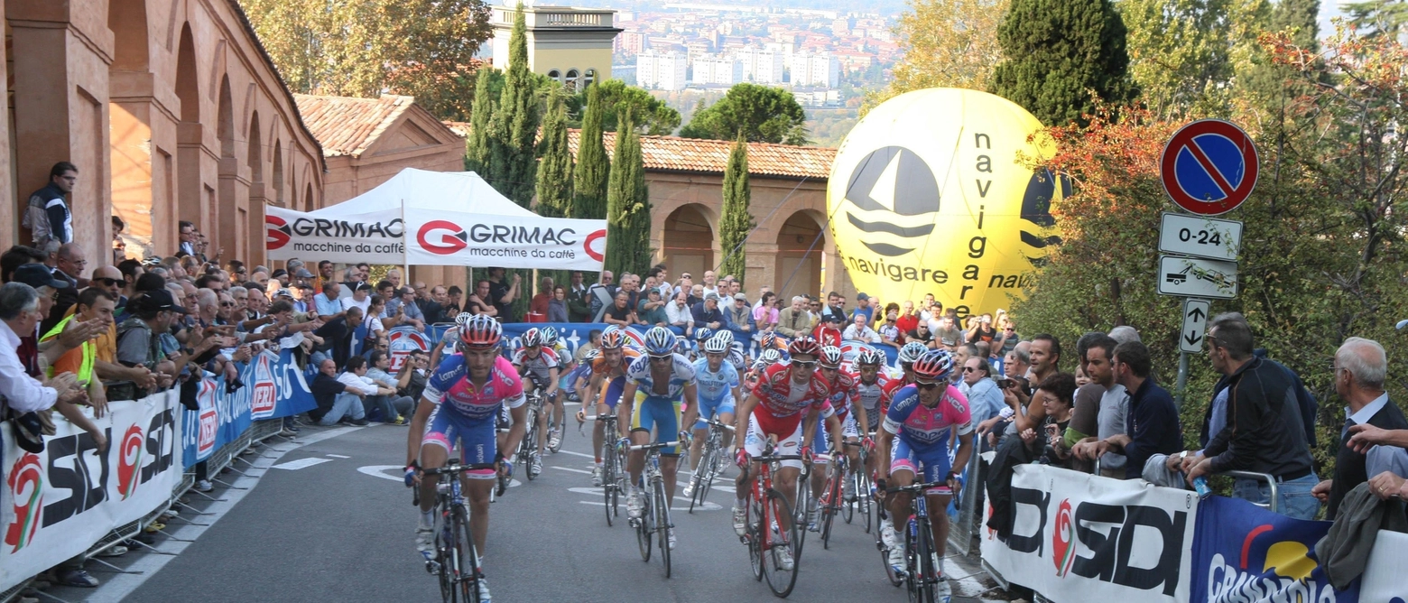 Il Colle della Guardia a Bologna fa parte delle pagine più belle del ciclismo italiano ed ora entrerà anche nella storia della Grand Boucle, poiché sarà protagonista della seconda tappa della kermesse