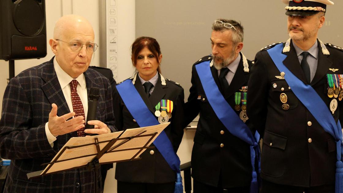 160° della polizia locale. Encomi agli agenti distintisi nel servizio