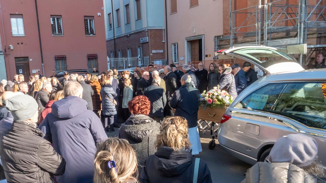 Faenza, oltre 200 persone per l’ultimo saluto alla ‘nonna d’Italia’