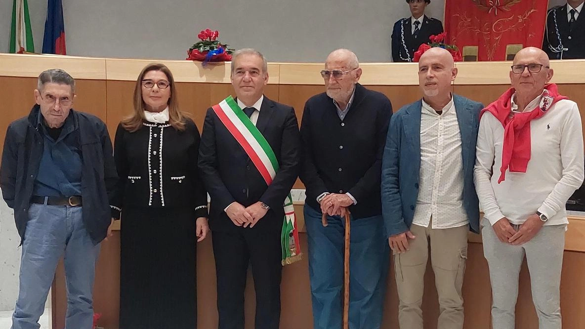 I premiati insieme al sindaco Antonio Spazzafumo