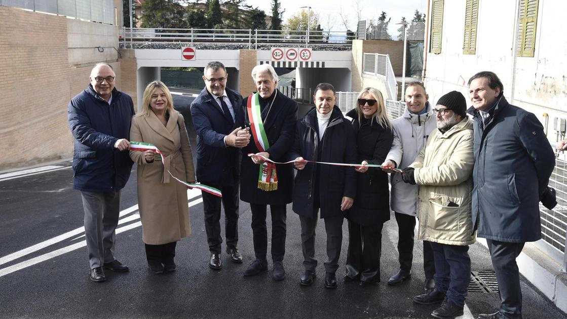 Via Marche, pronto il sottopasso . Pìù sicurezza per auto e pedoni: "Adesso pensiamo alla scuola"