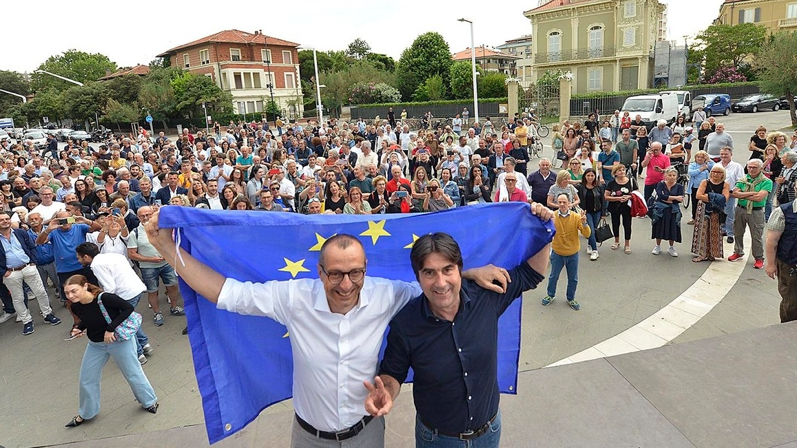 Alla Palla l’europarlamentare e il sindaco hanno celebrato le due vittorie elettorali. E il secondo ci ha scherzato su: "Sarò la tua spina nel fianco per avere risorse"