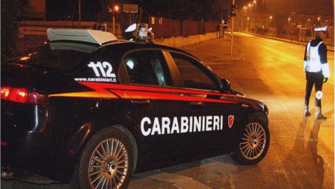 Banditi intercettati speronano l’auto dei carabinieri