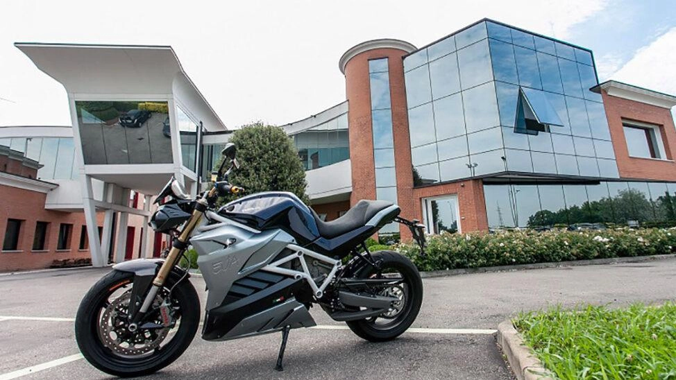 Energica, fine di un sogno. Presidio dei dipendenti. Appello alla Regione: "Tuteli l’occupazione"