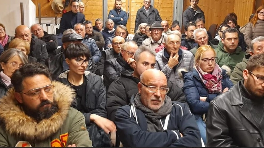 Residenti di Bivio Cascinare in assemblea