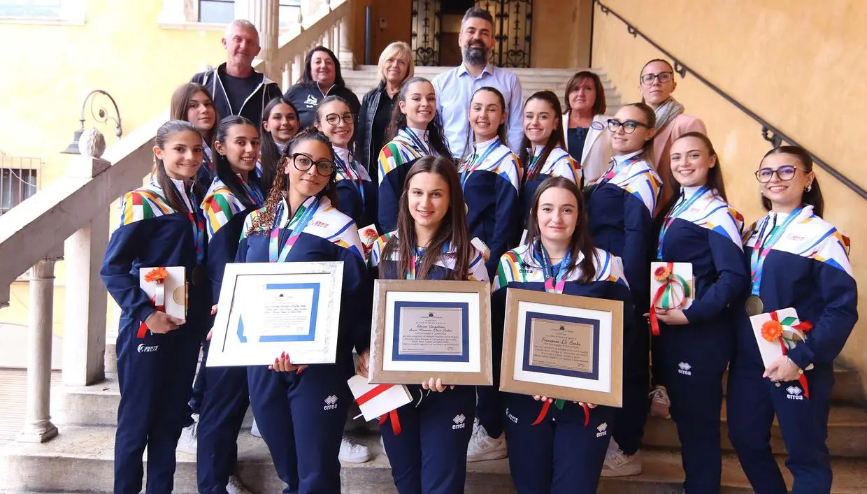 Pattinaggio. Medaglie iridate ai ’World Skate Games’ di Rimini. Quadrifoglio e Pattinatori Estensi dal sindaco Fabbri