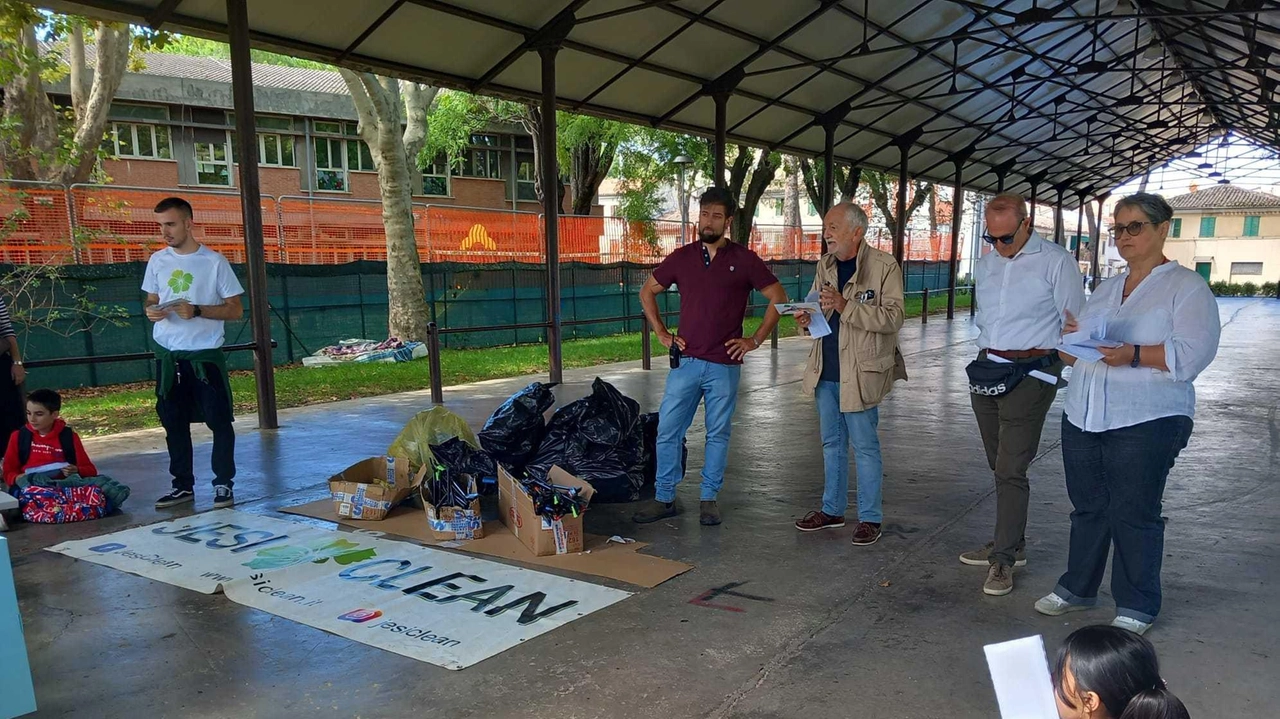 "Un vero piacere tornare nella scuola Federico II incontrando oltre 80 studenti e studentesse di questa scuola media Federico II...