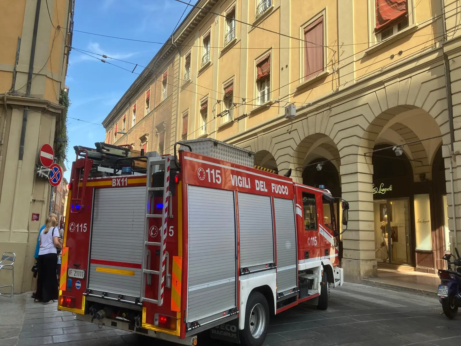 Incendio all’Università di Bologna, dipartimento di storia evacuato: era un falso allarme